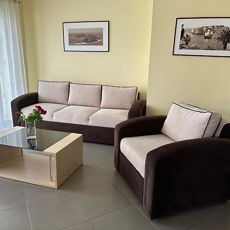Spacious 1 Bedroom 4 Star Apartment, مْليني المظهر الخارجي الصورة