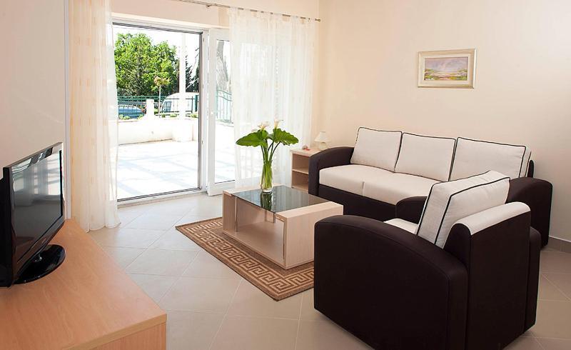 Spacious 1 Bedroom 4 Star Apartment, مْليني المظهر الخارجي الصورة