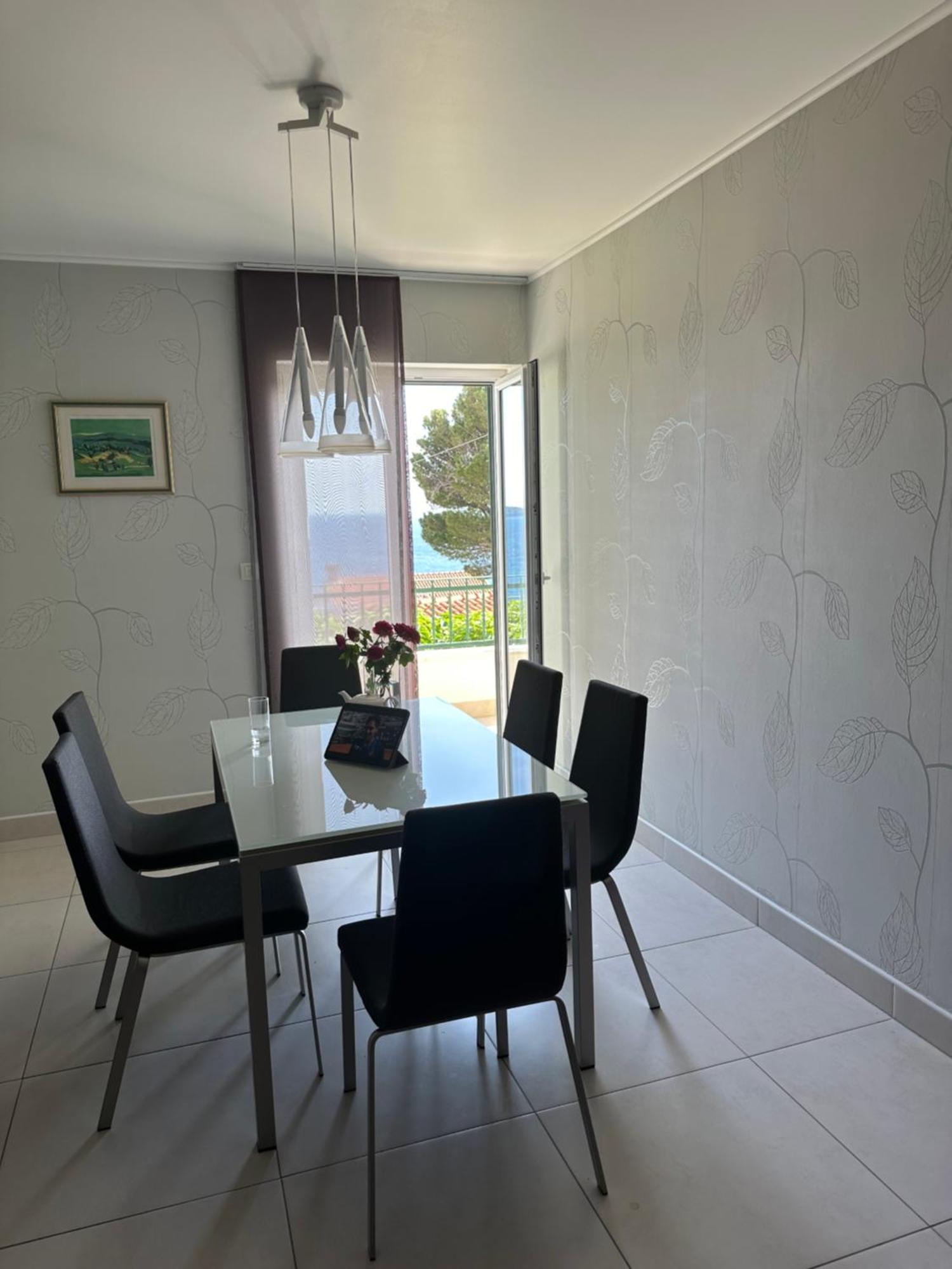 Spacious 1 Bedroom 4 Star Apartment, مْليني المظهر الخارجي الصورة