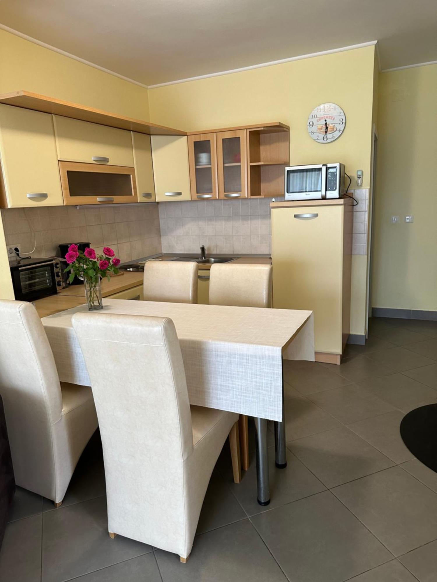 Spacious 1 Bedroom 4 Star Apartment, مْليني المظهر الخارجي الصورة