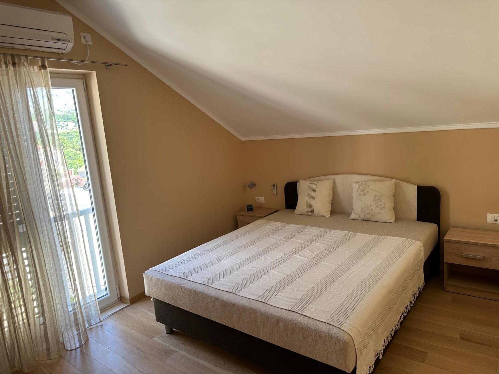 Spacious 1 Bedroom 4 Star Apartment, مْليني المظهر الخارجي الصورة